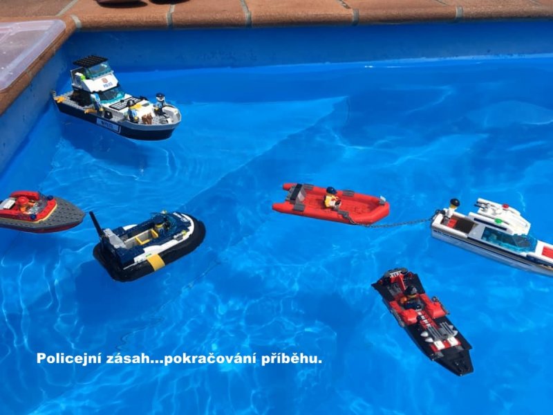 foto LEGO na vodě 1383