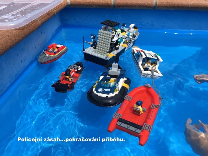 foto LEGO na vodě 1384