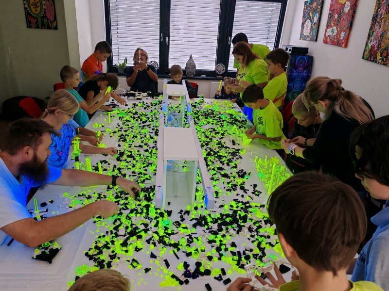 foto KOSTKY MEZI OBRAZY VI. Star Wars + Svítící vesmír 14307