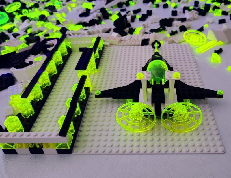 foto KOSTKY MEZI OBRAZY VI. Star Wars + Svítící vesmír 14311