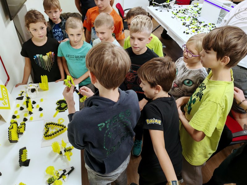 foto KOSTKY MEZI OBRAZY VI. Star Wars + Svítící vesmír 14326