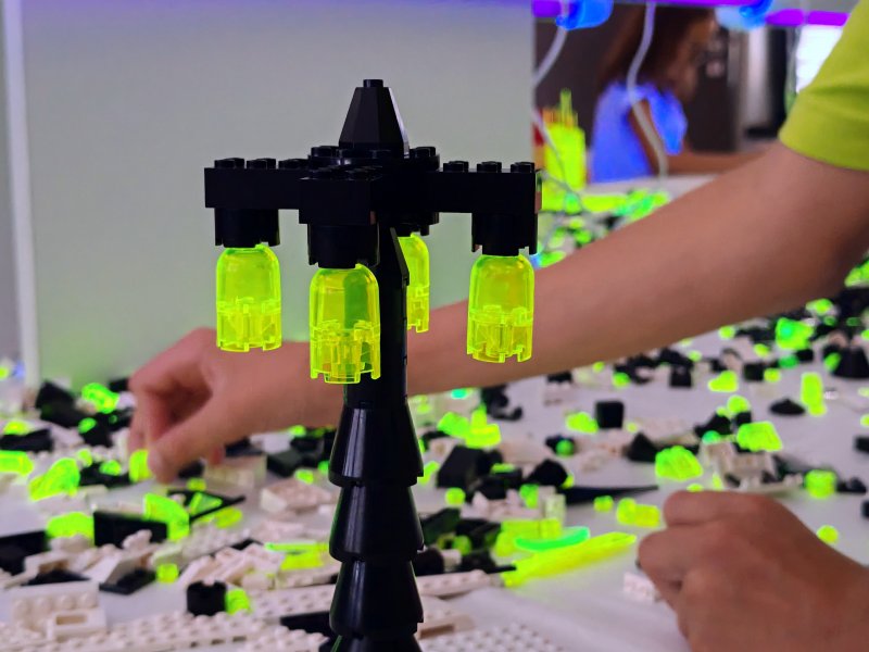 foto KOSTKY MEZI OBRAZY VI. Star Wars + Svítící vesmír 14328