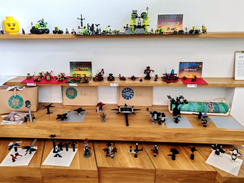 foto KOSTKY MEZI OBRAZY VI. Star Wars + Svítící vesmír 14340