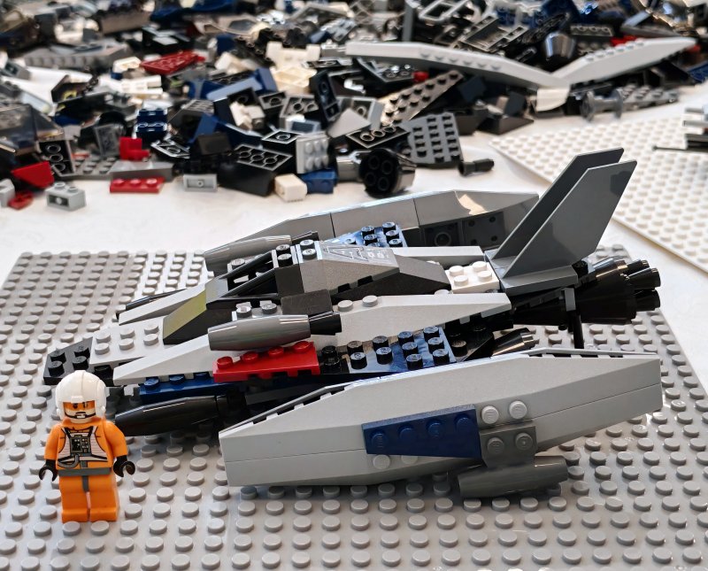 foto KOSTKY MEZI OBRAZY VI. Star Wars + Svítící vesmír 14343