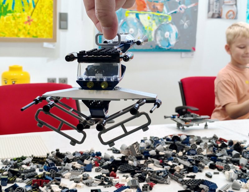 foto KOSTKY MEZI OBRAZY VI. Star Wars + Svítící vesmír 14346