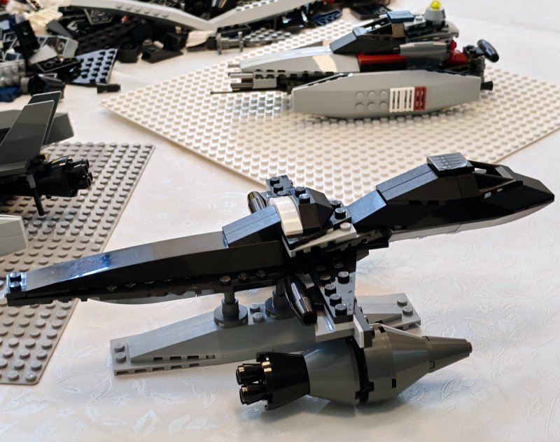 foto KOSTKY MEZI OBRAZY VI. Star Wars + Svítící vesmír 14347