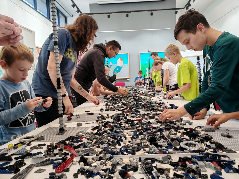 foto KOSTKY MEZI OBRAZY VI. Star Wars + Svítící vesmír 14350