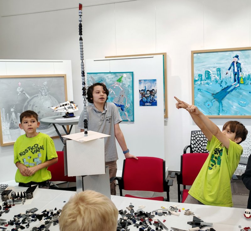 foto KOSTKY MEZI OBRAZY VI. Star Wars + Svítící vesmír 14358