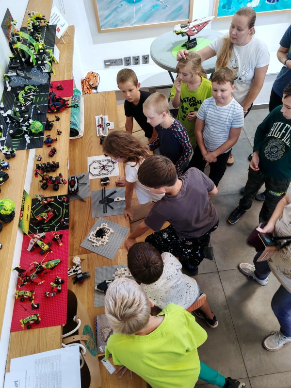 foto KOSTKY MEZI OBRAZY VI. Star Wars + Svítící vesmír 14360