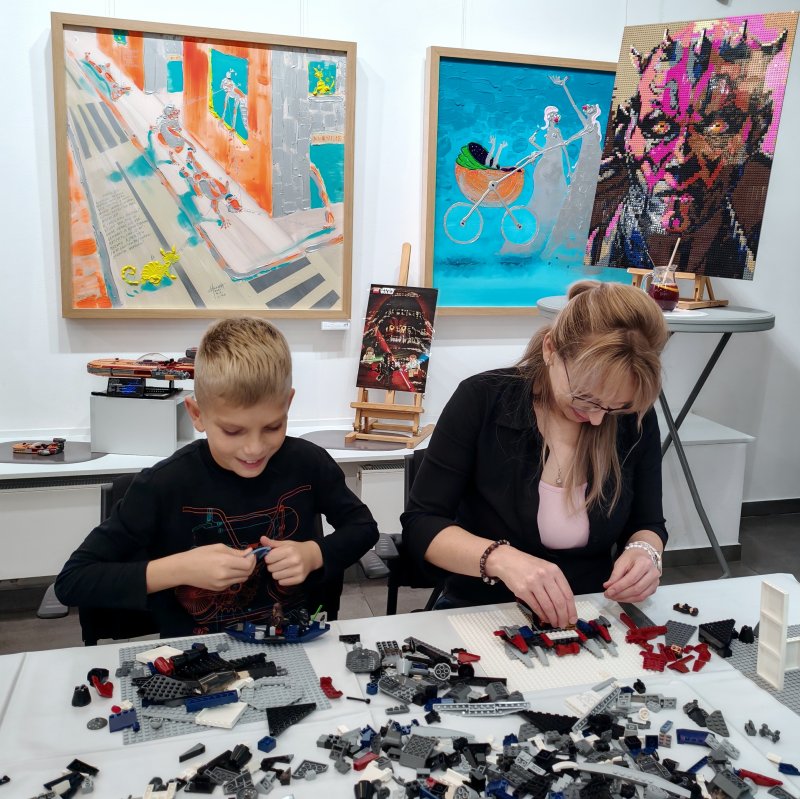 foto KOSTKY MEZI OBRAZY VI. Star Wars + Svítící vesmír 14364