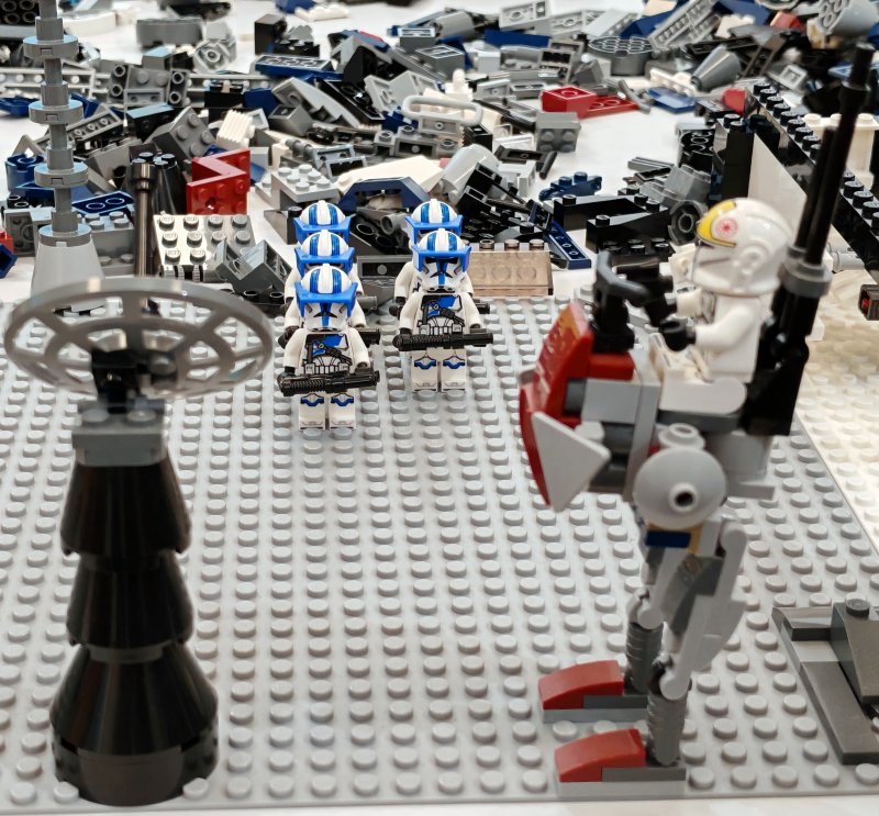 foto KOSTKY MEZI OBRAZY VI. Star Wars + Svítící vesmír 14366