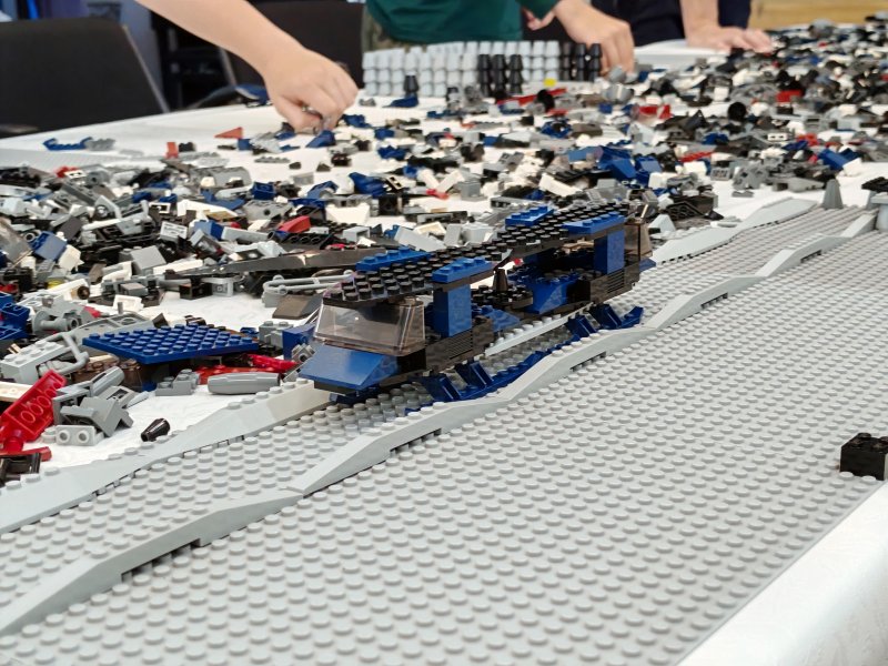 foto KOSTKY MEZI OBRAZY VI. Star Wars + Svítící vesmír 14368