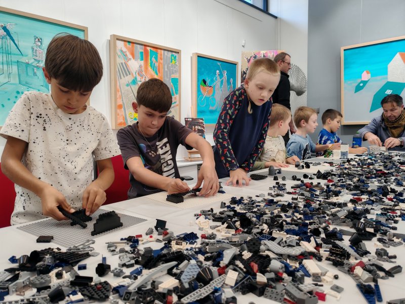 foto KOSTKY MEZI OBRAZY VI. Star Wars + Svítící vesmír 14370